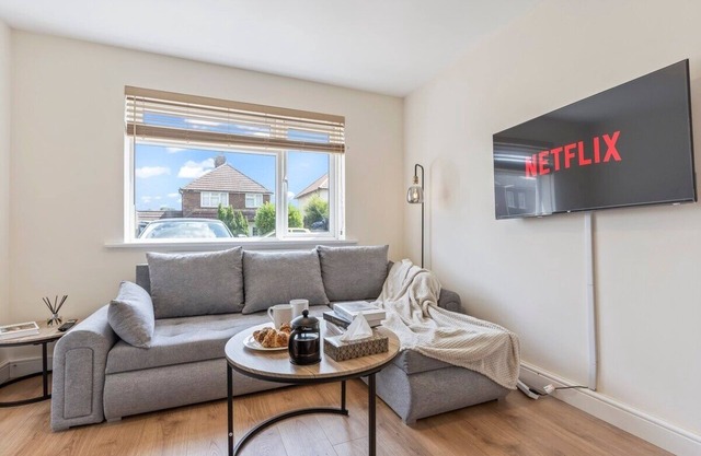Lovely flat near Gatwick Airport
