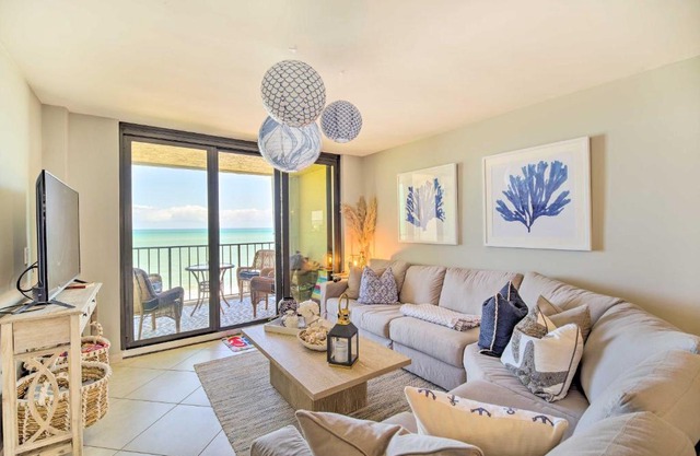 Lovely Fort Pierce Condo, Walk to Beach!