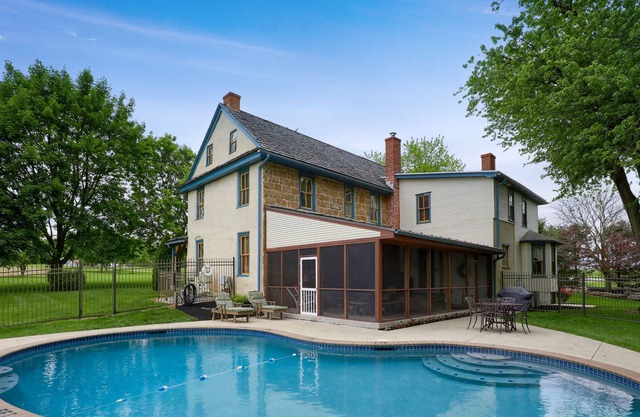 Lovely Historic country home. *Private POOL* with *screened porch* HOT TUB