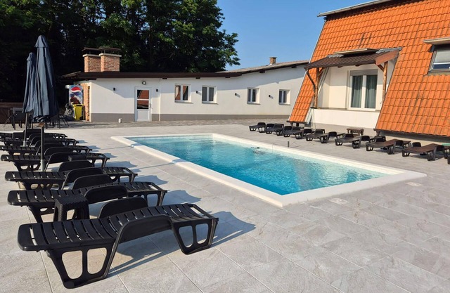 Lovely home in Kapela