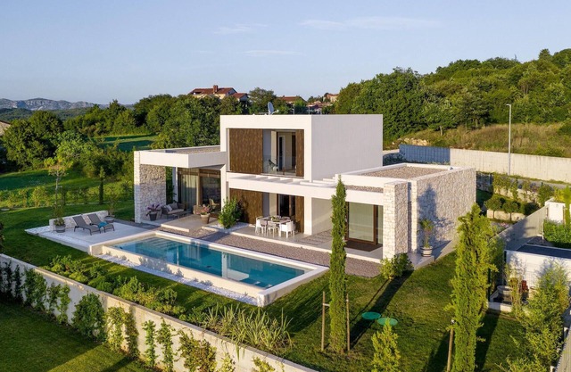Villa Adoral