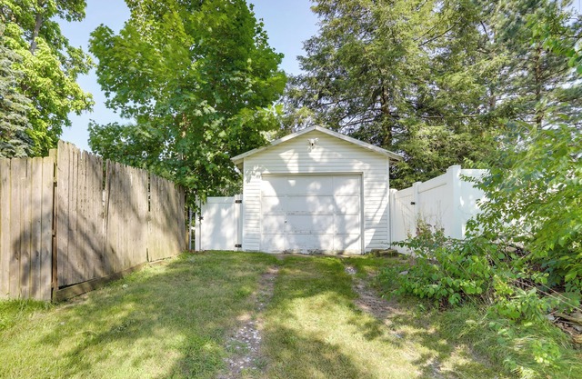 Lovely Home in South Bend: Walk to Notre Dame!