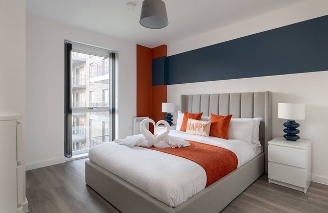 Lovely Home Near Canal, Park, & Central MK
