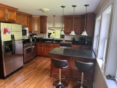 Lovely home near Stowe, shopping and trails
