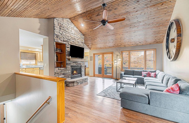 Lovely home near Crystal Mountain Resort with game room, private hot tub, sauna