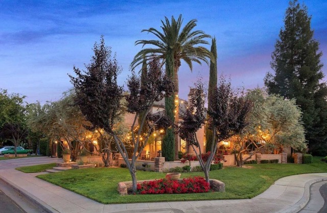Lovely home w/ pool, spa, outdoor grill and more!