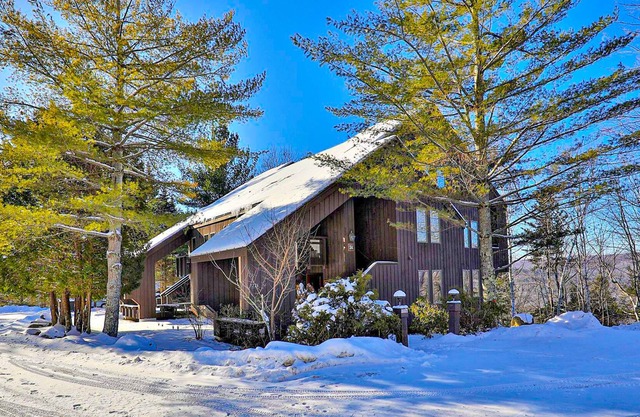 Lovely Home w/Private Sauna, Tennis Court, & Hot Tub + Free WiFi, Wood Fireplace