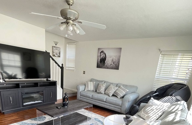 *Lovely Home* w/ Welcoming Kitchen | Message Chair