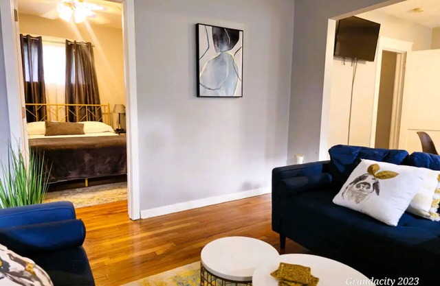 Perfect Location near CLE Clinic/Case/UH/Downtown!