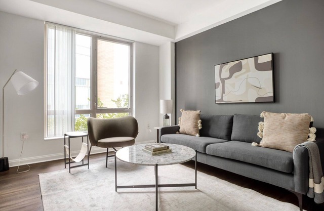 Lovely Kendall Square 1BR w/ Concierge & Gym, steps to MIT, by Blueground
