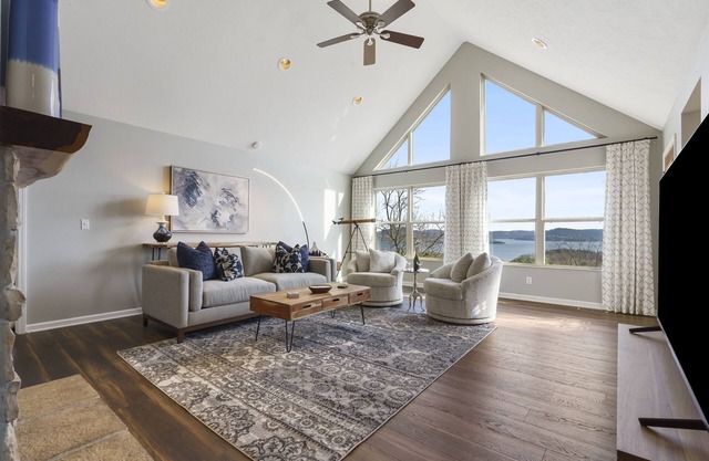 Lovely Lake Home with Stunning Views-Your perfect Table Rock Lake Getaway Awaits