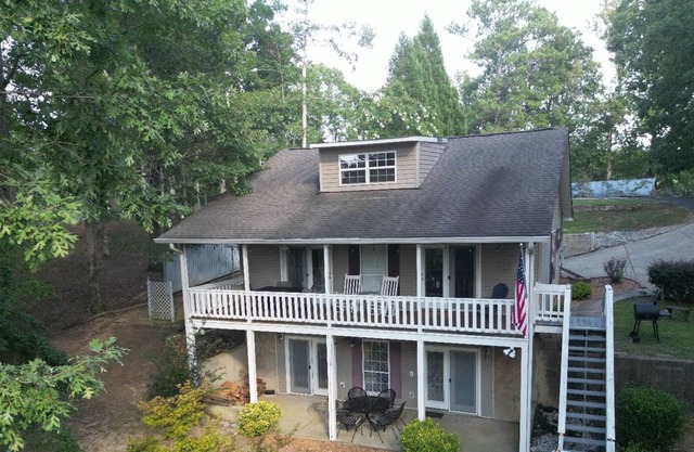 Lovely Lake House on Beautiful Weiss Lake