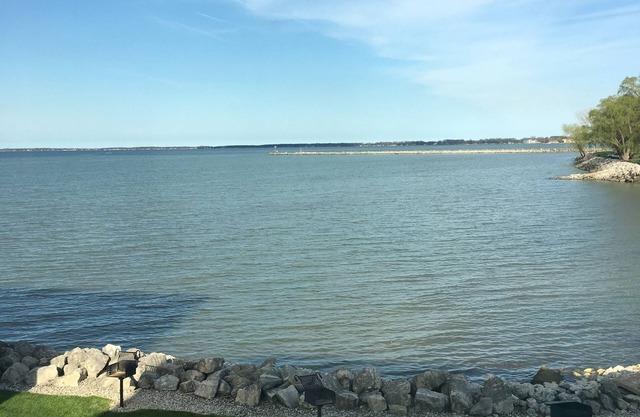 LOODY LAKEFRONT CONDO, EXCELLENT EMPLACEMENT, PRÈS DE L'ENFANT D'ESPRIT
