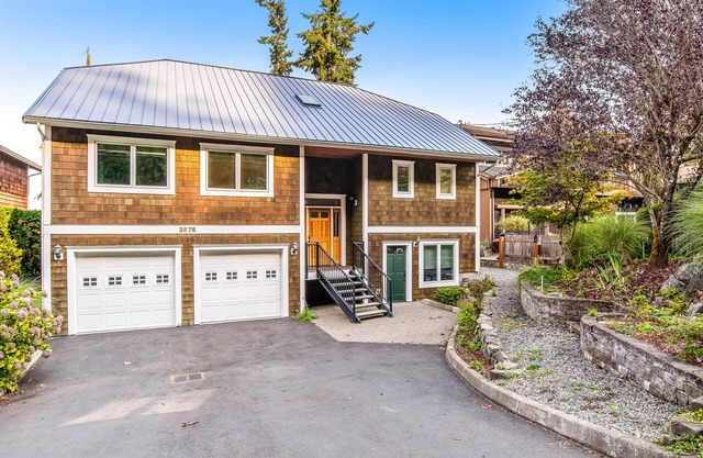 Lovely lakefront home with fireplace, dock, full kitchen, & washer/dryer
