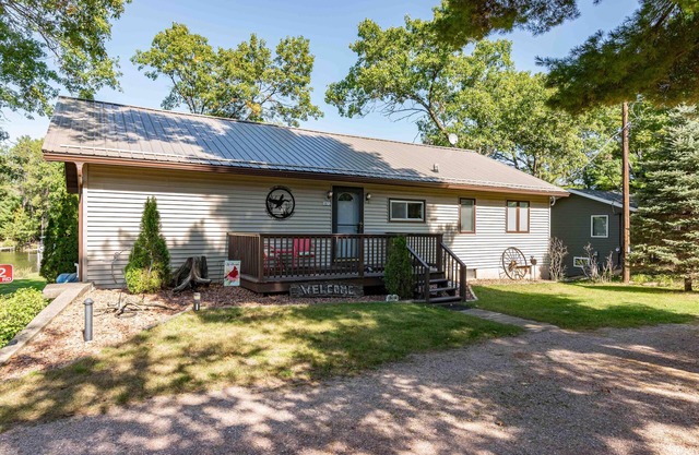 LOVELY LAKEFRONT HOME ON THE EASTERN SIDE OF CASTLE ROCK LAKE