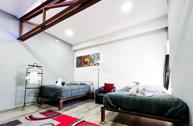 Lovely Loft 10 min from downtown - free parking