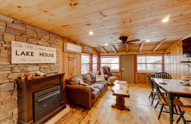 Lovely Maine Cabin w/ Deck, Gas Grill & Fire Pit!