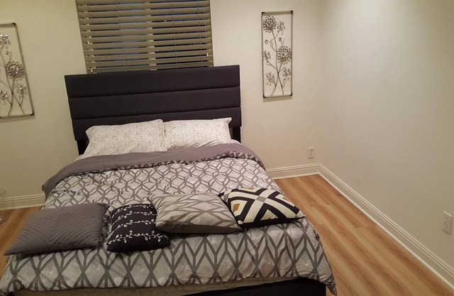 Lovely Master bedroom Suite & fast WIFI by West LA (private room)