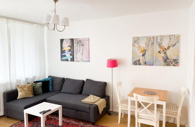 Lovely NEW apartment, CENTRAL, free parking
