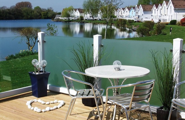 Belle Lodge de style Nouvelle-Angleterre avec une vue imprenable sur le lac
