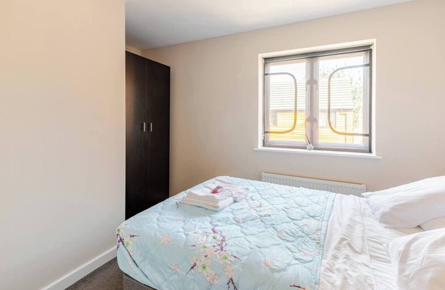 Lovely ONE Bedroom Apartment in Milton Keynes with Parking & Garden