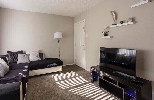 Lovely one bedroom unit with patio, pool, and gym
