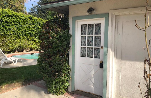Lovely One Bedroom with a Pool