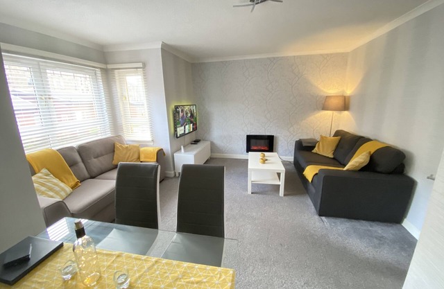 Paisley Central Apartment # 2