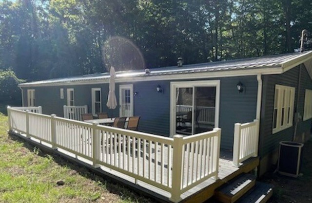 Lovely private 3 bedroom house nestled in the Hiram countryside.