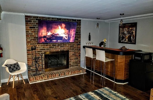 Lovely & Private One-Bedroom Apartment in Mechanicsville
