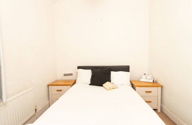 Lovely Private Rooms near MCR Centre