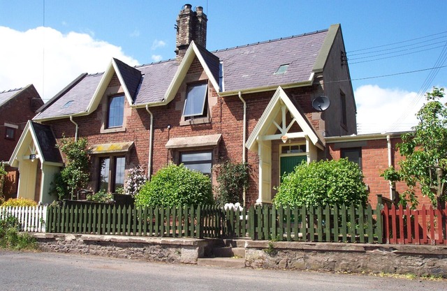 Cottage de vacances au calme, vrai feu, de superbes vues sur les collines de Cheviot, jardins privés