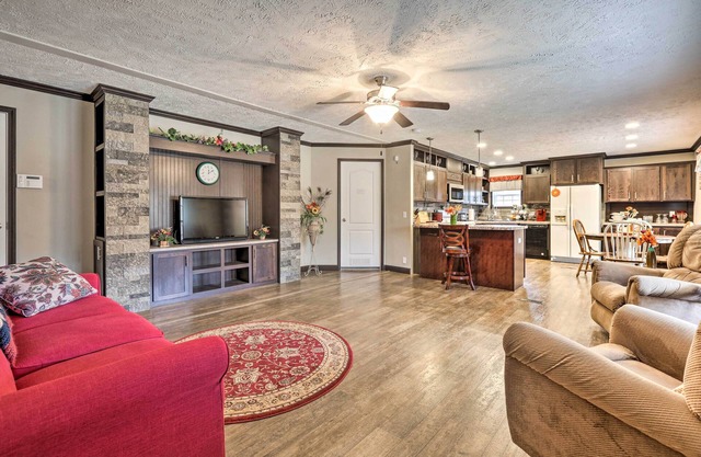 Lovely Sadieville Retreat w/ Deck & Grill!