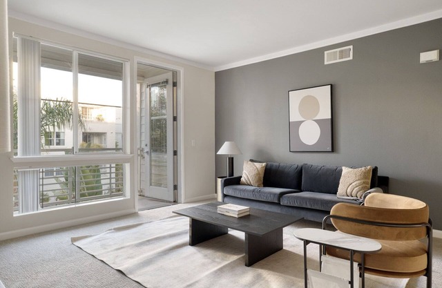 Lovely San Mateo 2BR w/ Gym, Pool, Clubhouse & W/D, nr 101, by Blueground