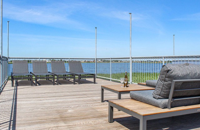 Joli bateau à Aalsmeer avec cuisine