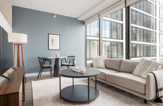 Lovely South Loop 1BR w/ Pool, Gym & Spa, nr Grant Park, by Blueground
