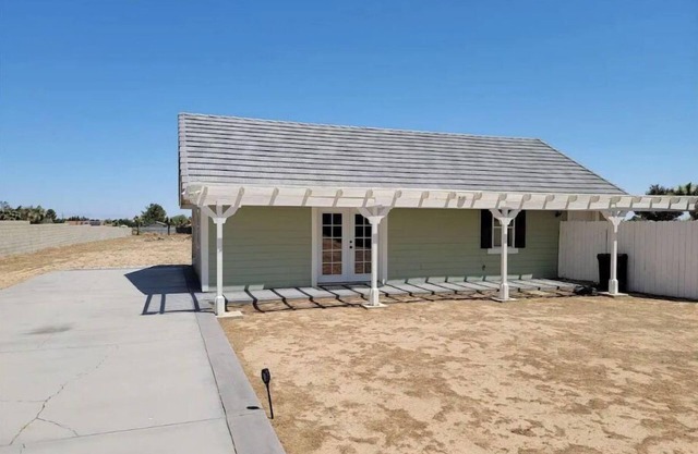 Lovely Spacious 1 Bdrm Entire home w/ 3 Queen Beds
