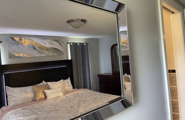 Lovely & Spacious 2 BR (W/KING/QUEEN beds) 2 BTH.