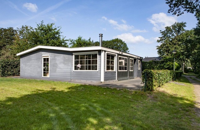 Lovely spacious 5 person chalet in the middle of the Heydeveld