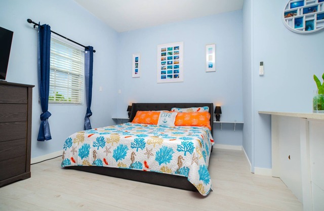 Lovely Studio Apt Near Ocean w/ Private Deck + BBQ
