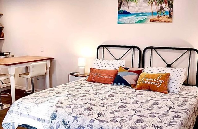 Lovely studio few miles from the beach!!