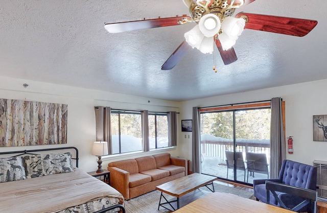 Lovely Studio In Yosemite Park w/WiFi, Balcony - Close to Badger Pass & Valley