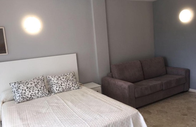 Lovely studio with pool & close to the beach