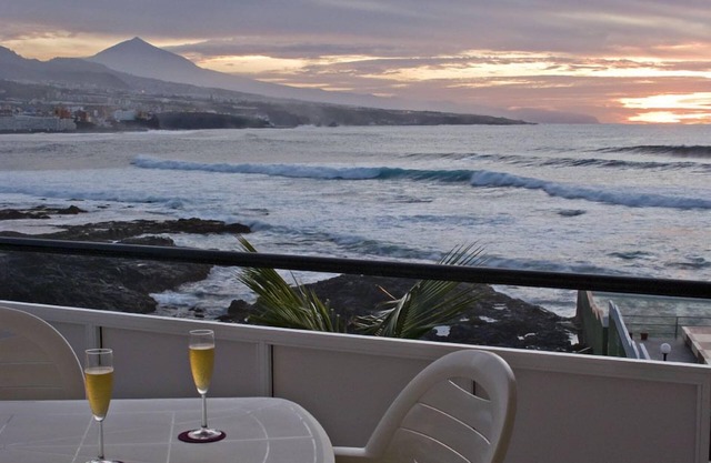 Studio avec piscine, terrasse et vue sur la mer