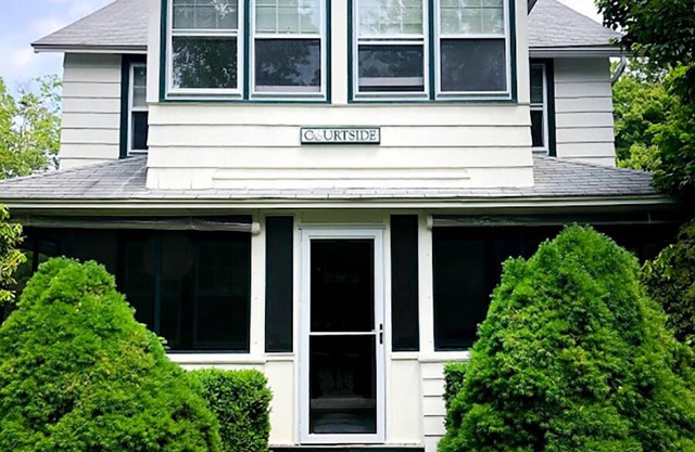 Beau chalet d'été. Étapes vers l'eau, le Beach Club, et à proximité de la ville.