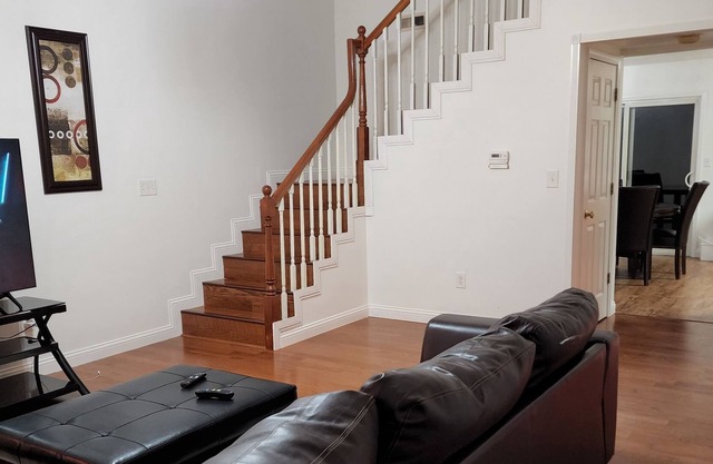 Lovely three bedrooms duplex home away from home