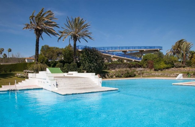 Belle maison de ville au bord de la mer avec Wifi, Proche de la plage, des jardins, piscine et ville