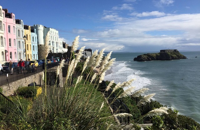 JOLIE MAISON VICTORIENNE AVEC JARDIN, TENBY. CENTRAL, PROCHE PLAGE AVEC WI-FI