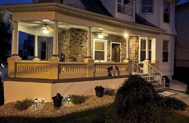Lovely Victorian Home. Bed & Breakfast Type Living