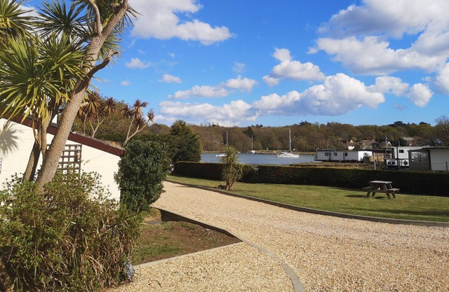 Belle villa dans un endroit pittoresque au bord de l'eau